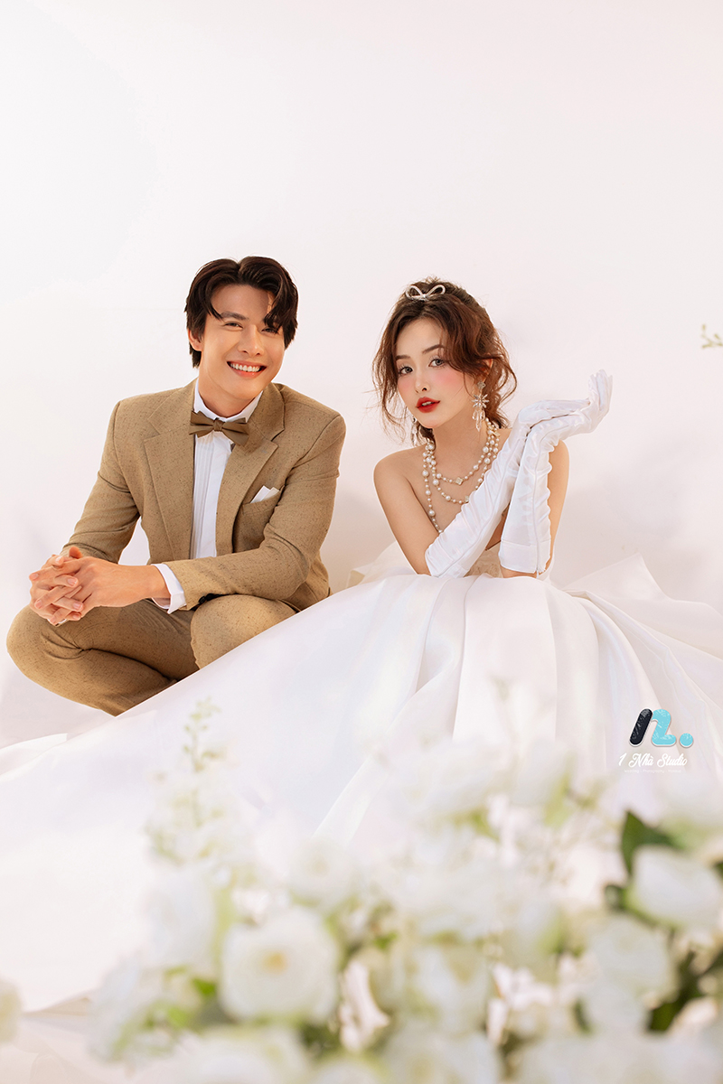 Cặp đôi chụp ảnh trong studio tại Studio 1 Nhà